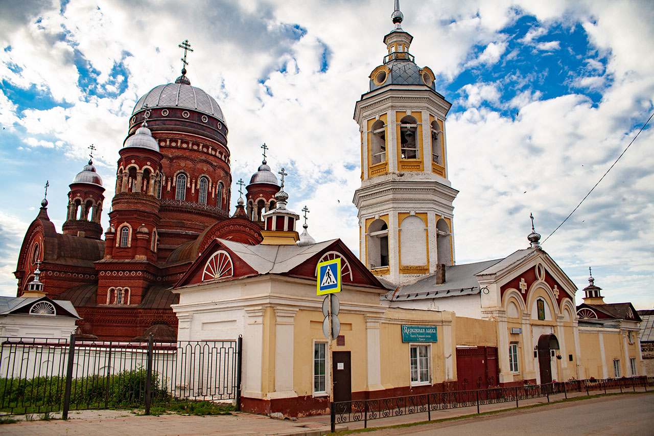 Храм Введения во храм Пресвятой Богородицы (трапезный) комплекса  Свято-Троицкого собора, г. Уржум | Уржумская епархия | Русская Православная  Церковь (Московский патриархат)